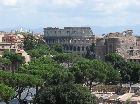 Blick vom Vittorio Denkmal auf das Kolosseum