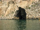 Höhle vom Inland Sea hinaus aufs offene Meer